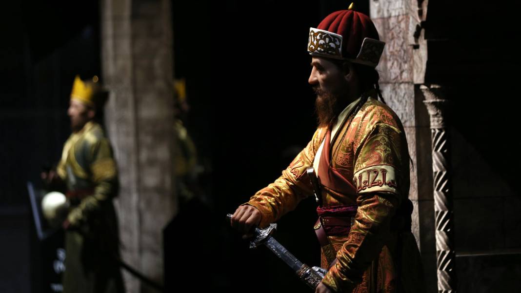 Görenler gözlerine inanamadı: İşte DNA analiziyle Selçuklu sultanlarının heykelleri 19